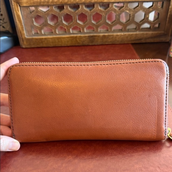 Fossil Tan Leather Zip Wallet - Picture 2 of 3